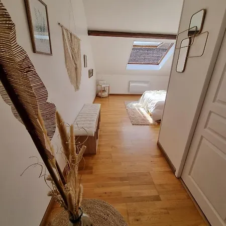 Duplex 40M2 Cocooning Coeur De Ville Avec Parking Neauphle-le-Chateau Exterior photo