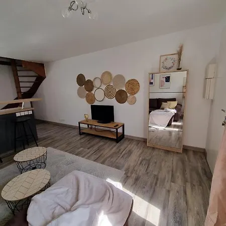 Duplex 40M2 Cocooning Coeur De Ville Avec Parking Neauphle-le-Chateau Exterior photo