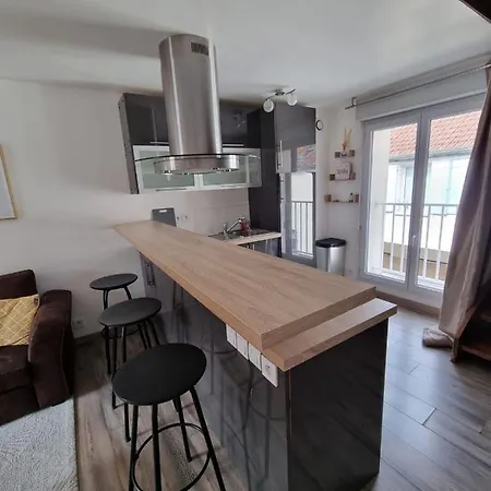 Duplex 40M2 Cocooning Coeur De Ville Avec Parking Neauphle-le-Chateau Exterior photo