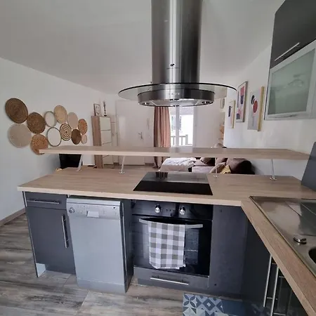 Duplex 40M2 Cocooning Coeur De Ville Avec Parking Neauphle-le-Chateau Exterior photo